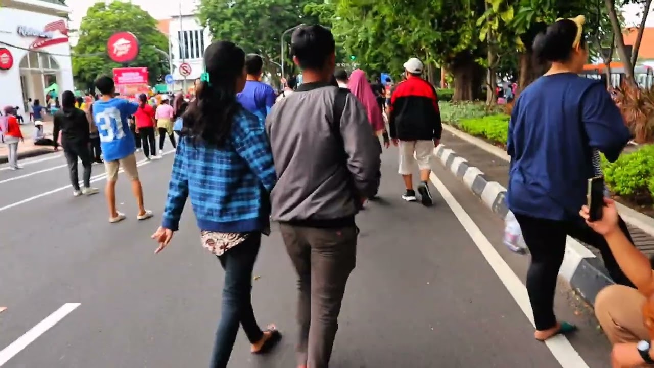 # vlog # 😝 suasana aktivitas  minggu pagi di taman bungkul 🤣 & sekitarnya  👑