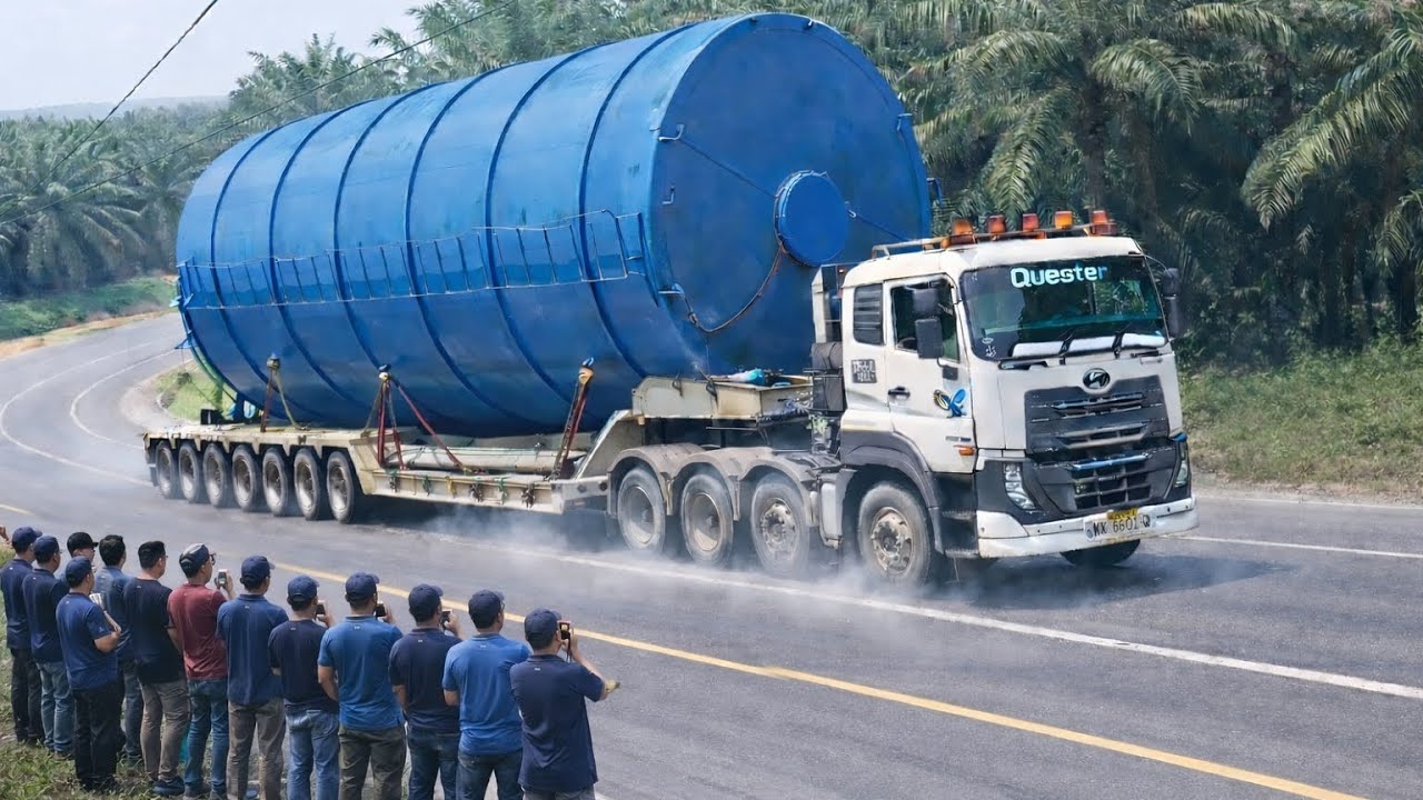 Truck Angkut Tangki Raksasa Nanjak Di Bukit Kodok #viral #truck 
