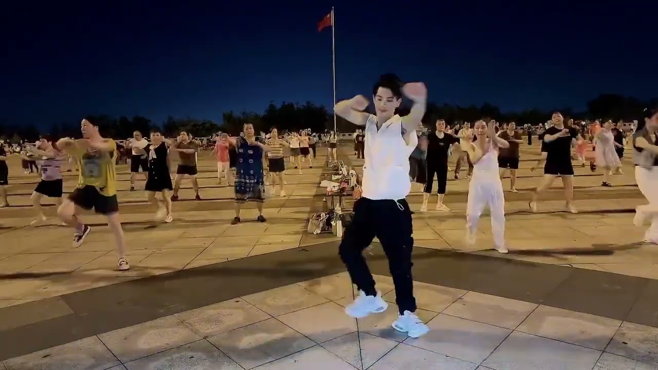 广场舞《战马》顺能炫舞团演绎，舞不停的马