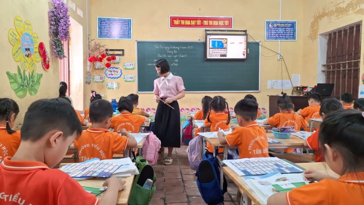 4K - TIẾT HỌC MÔN TIẾNG VIỆT LỚP 1 - Bài 126: Uyn, Uyt - Trường Tiểu học Tân Đức - Phú Bình - TN