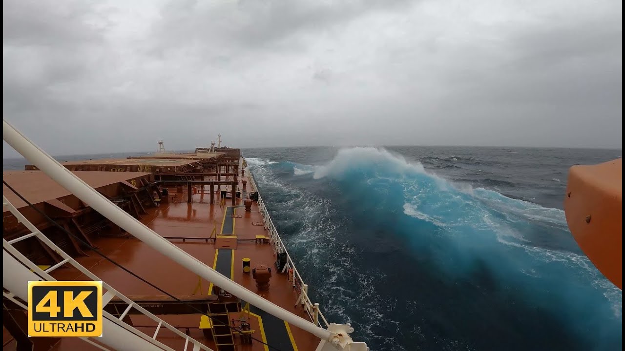 Post-Panamax Vessel VS Huge Waves Of Indian Ocean w/ Pure Nature Sounds (4K UHD)