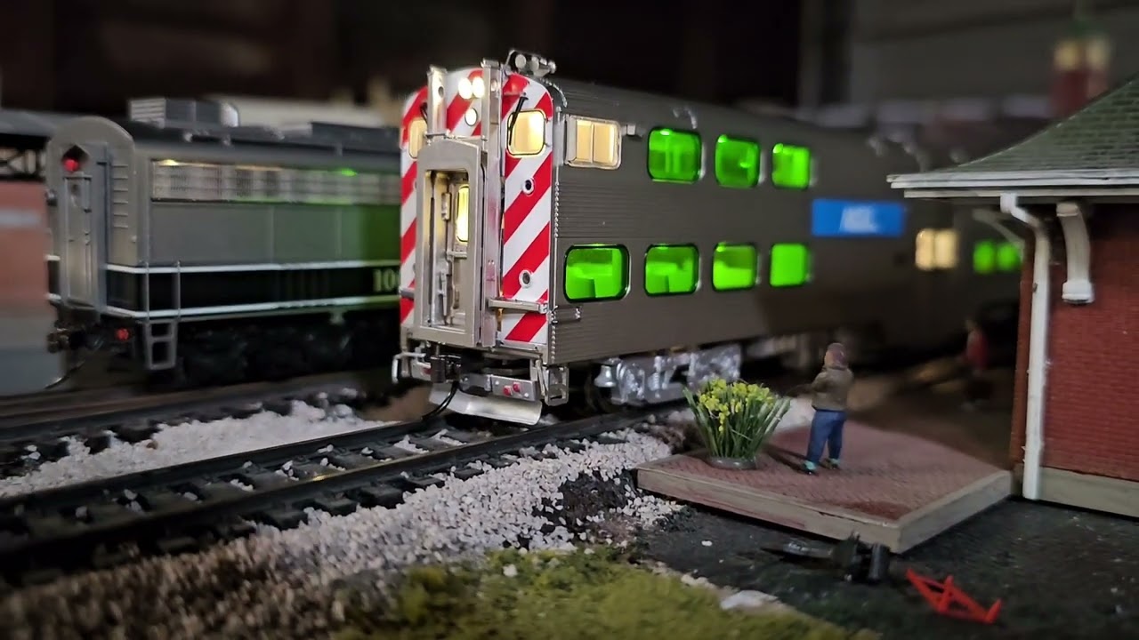 Atlas Metra Nippon Shayro Bilevel Cab Coach with Loksound Decoder Installed