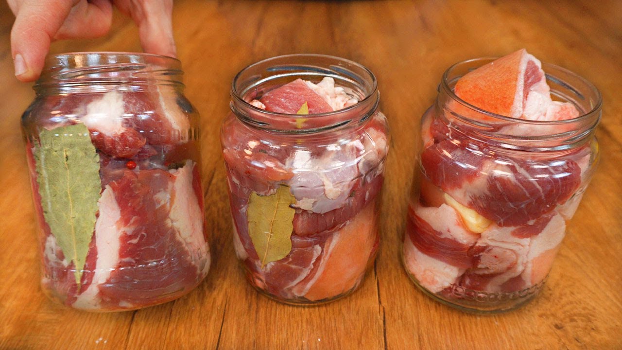 Кладу мясо в банки и получаю вкусное мясное блюдо