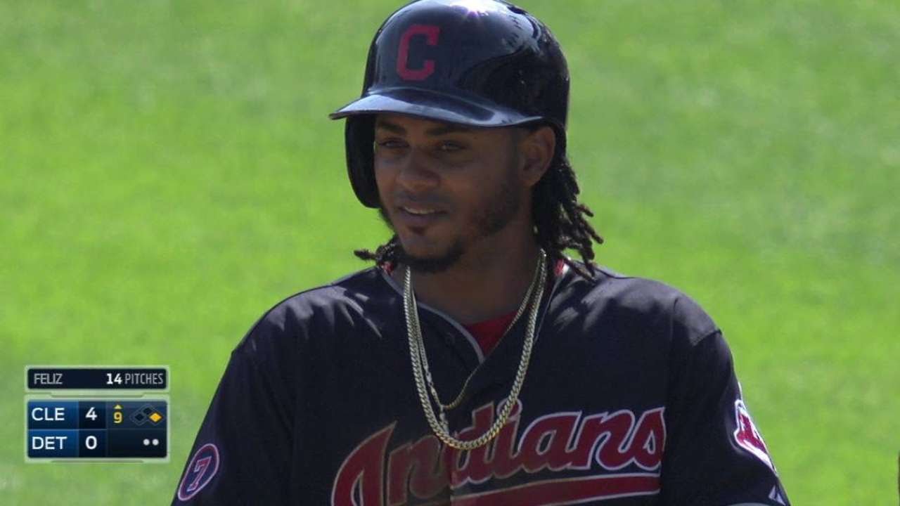 CLE@DET: Martinez singles for insurance in the 9th