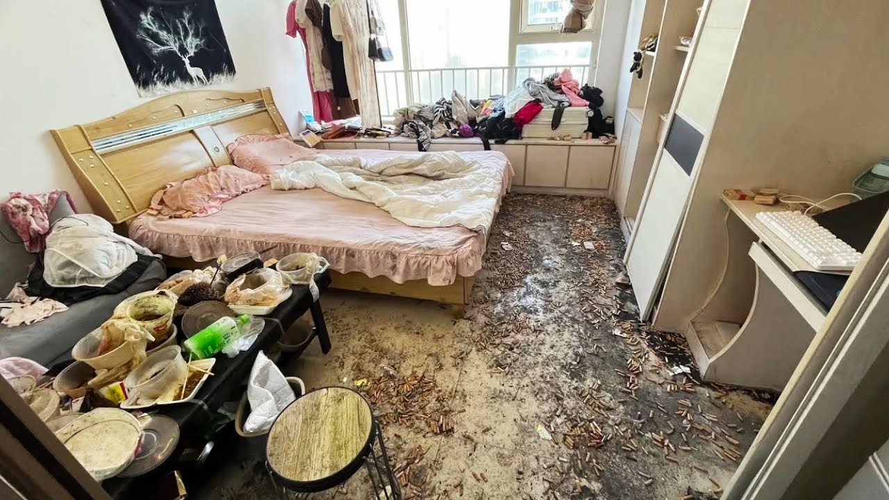 😱CLEANING A HOARDER NIGHTMARE ROOM! 😨THE MOTHER WAS IMMEDIATELY SCARED OFF