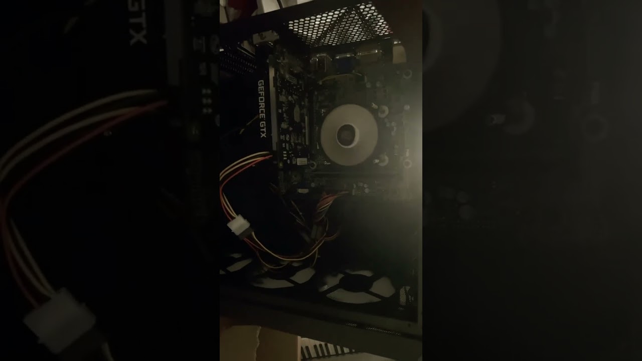 Pc turns on for one second then turns off and when I take the 4 pin connector, only the case fan run