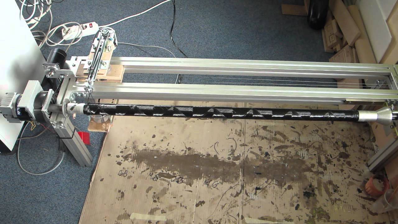 Herstellungsprozess eines gewickelten CFK Rohres in Echtzeit (Selfmade machine)