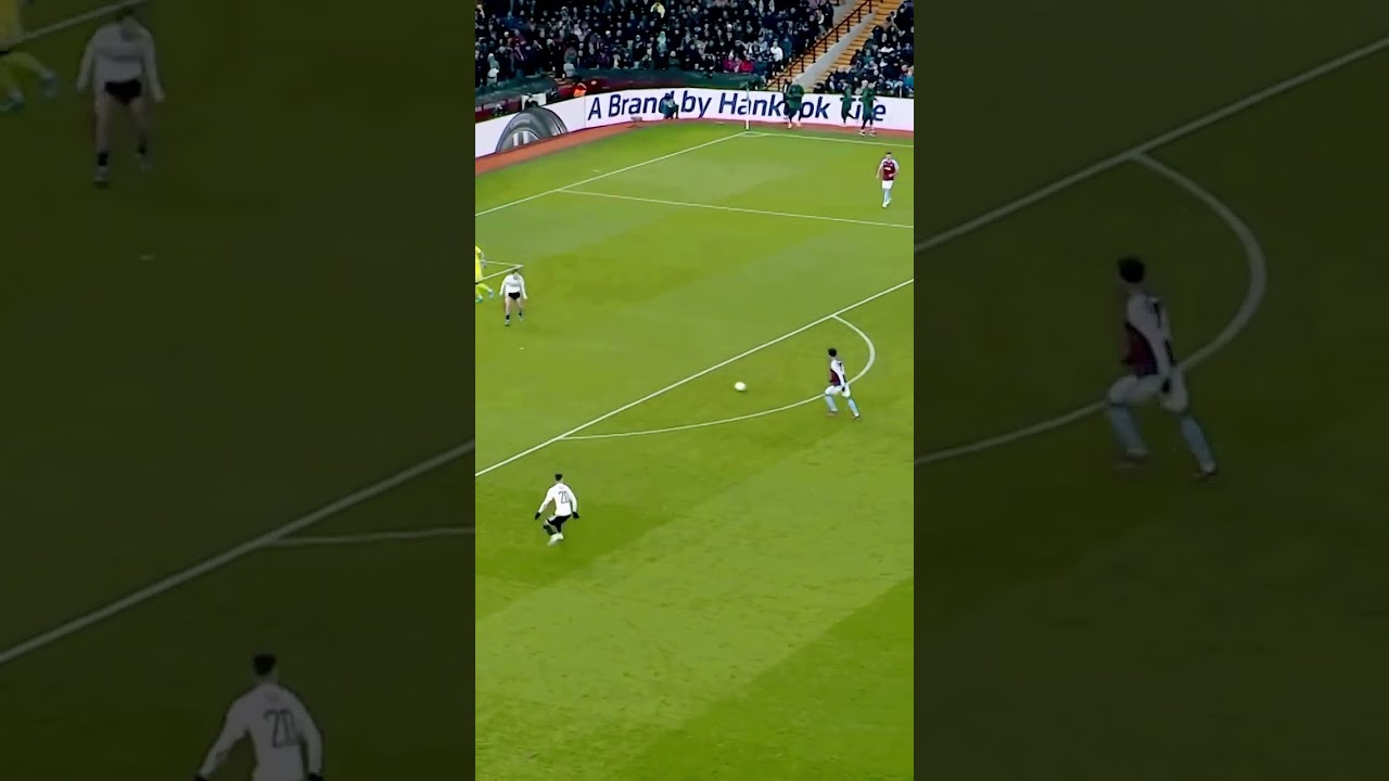 Defance mistake and a great goal !! #football #mistakes #futbolshorts #westham #defance #goals