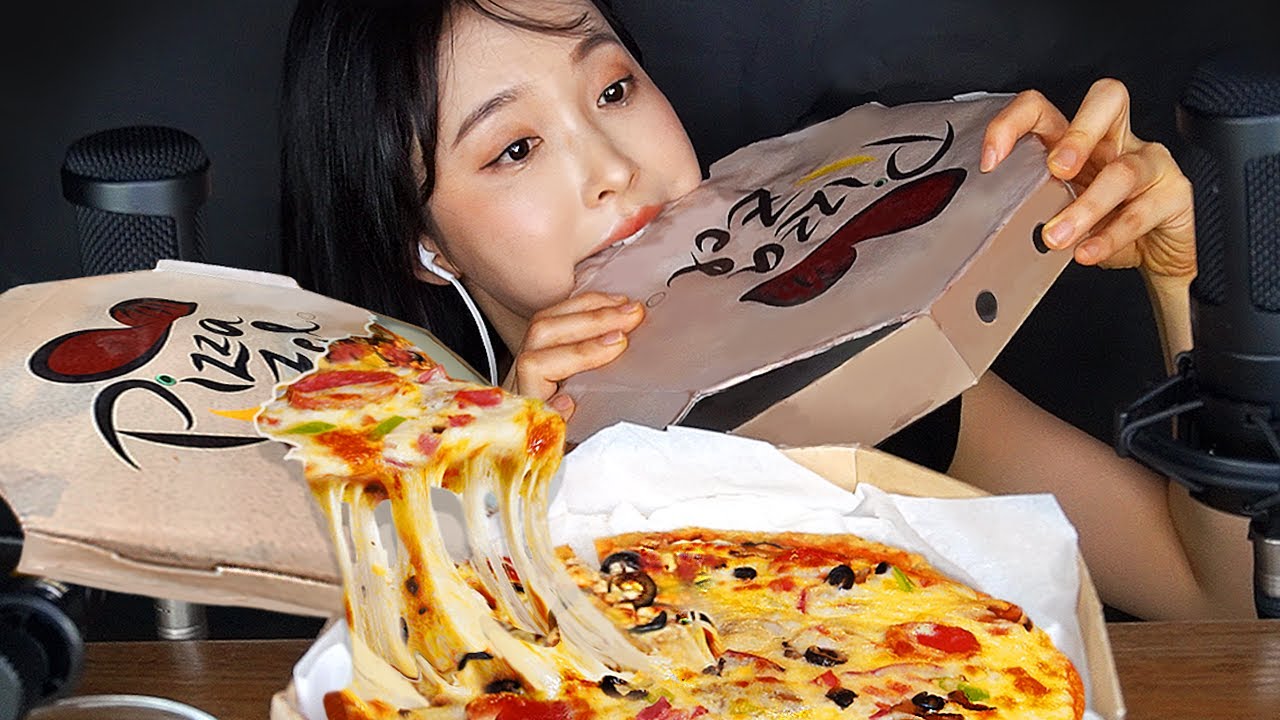 ASMR CHEESE PIZZA with CARDBOARD Mukbang *Prank* 박스째🍕먹는 소리