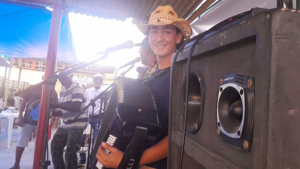 Igor toca muito forró na feira de Santo André 