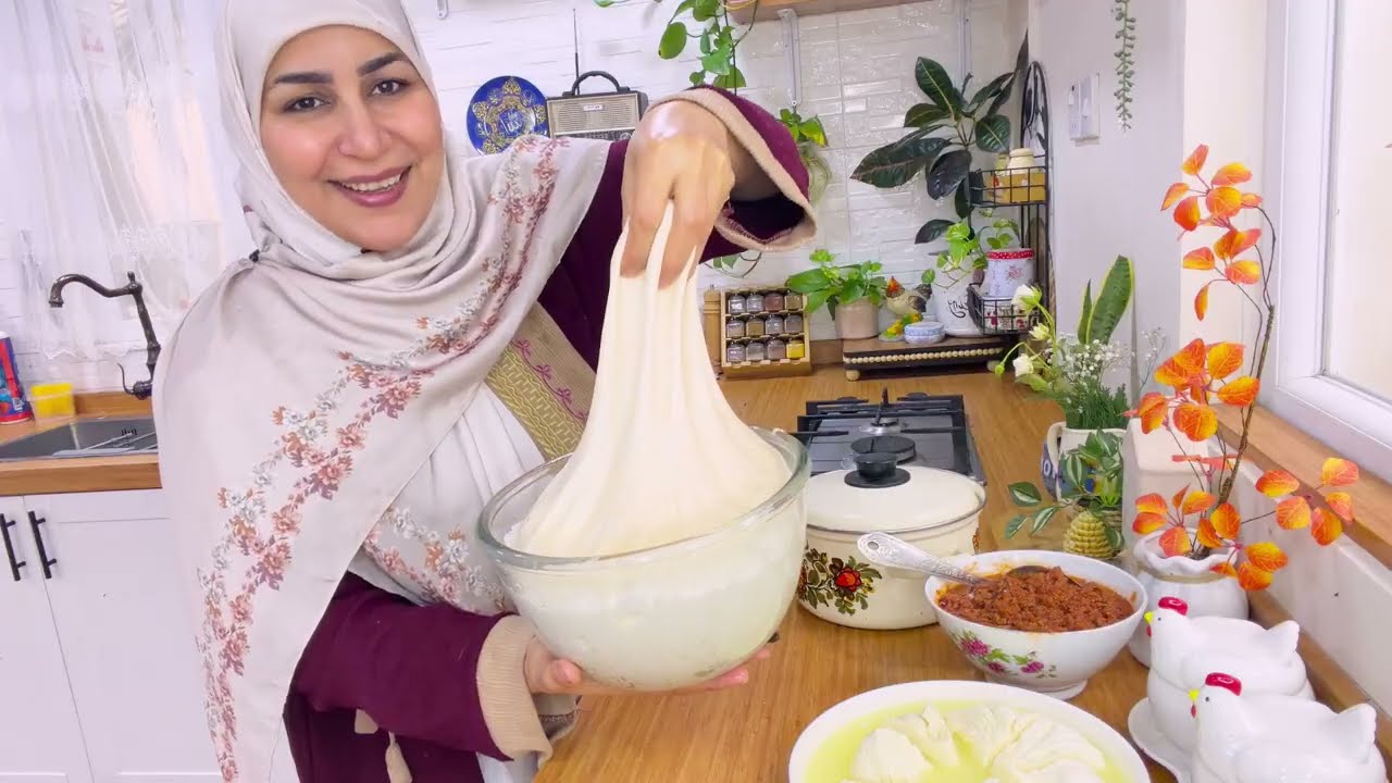 يوم من ايام الشتاء النشيطه🏡 عجينه وجبن عرب وروبه عرب وفطاير الجبن. بدعتلكم اليوم 🙂‍↔️🥰