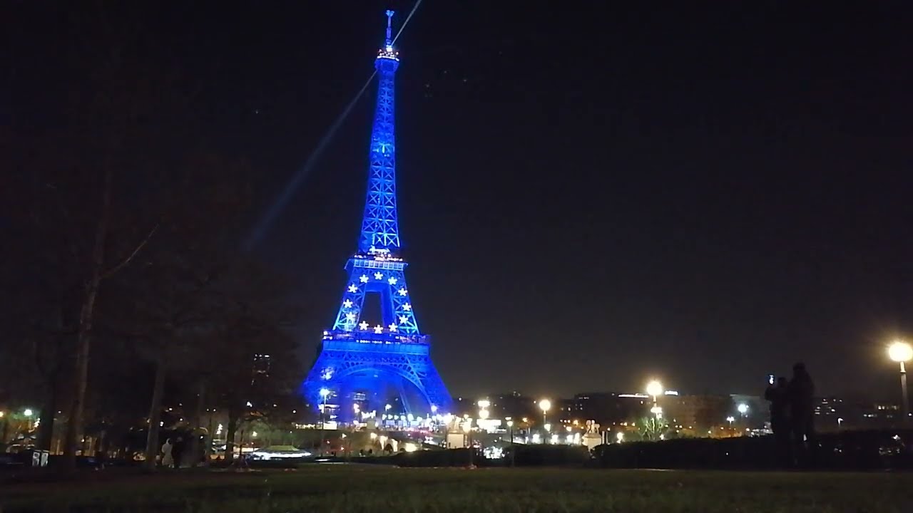 Mesmerizing the beauty of Eiffel Tower until...