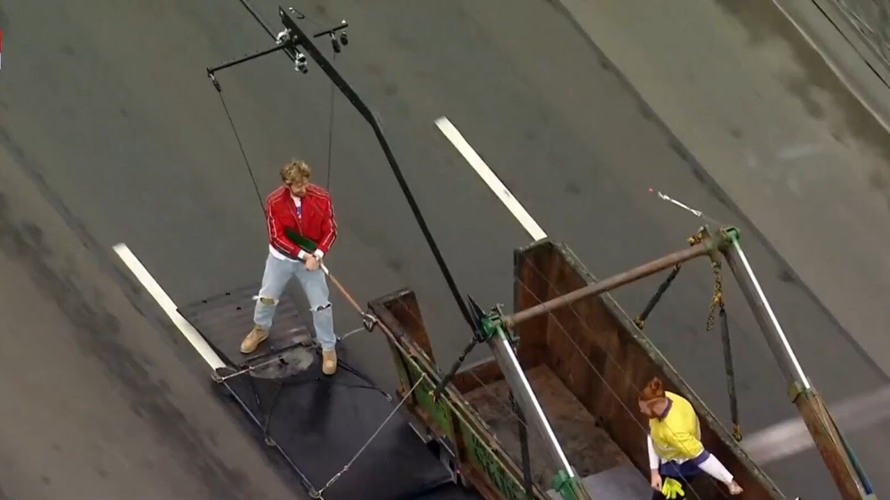 Filming on Sydney Harbour Bridge causes traffic disruptions