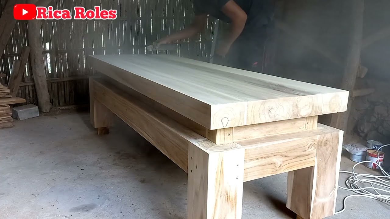 Proses pengamplasan meja minimalis kayu jati