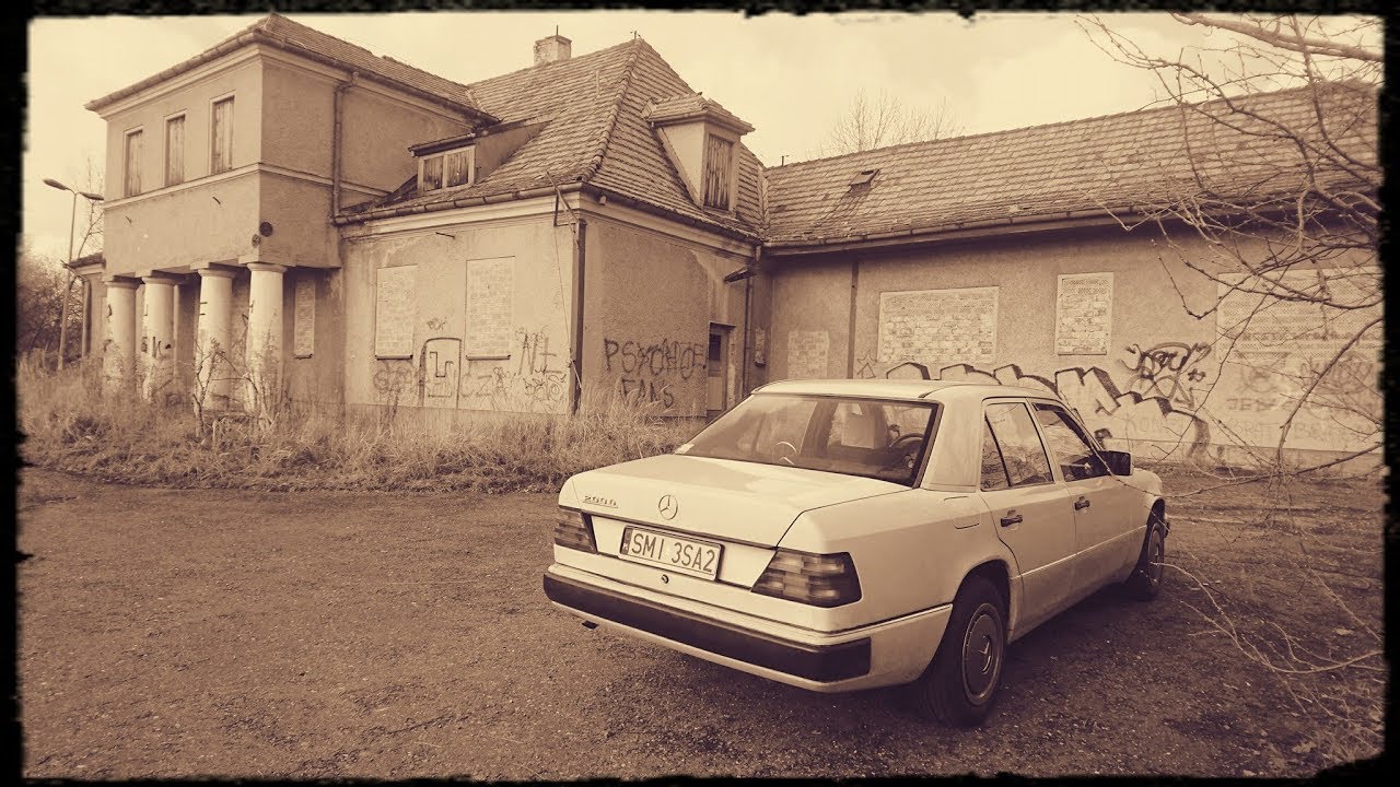 Mercedes W124 driving
