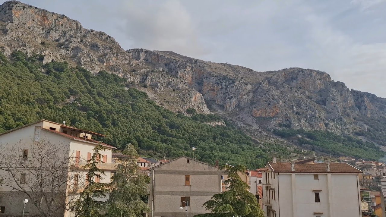 Pastaiga pa Frascineto un pārgājiens uz Melno alu