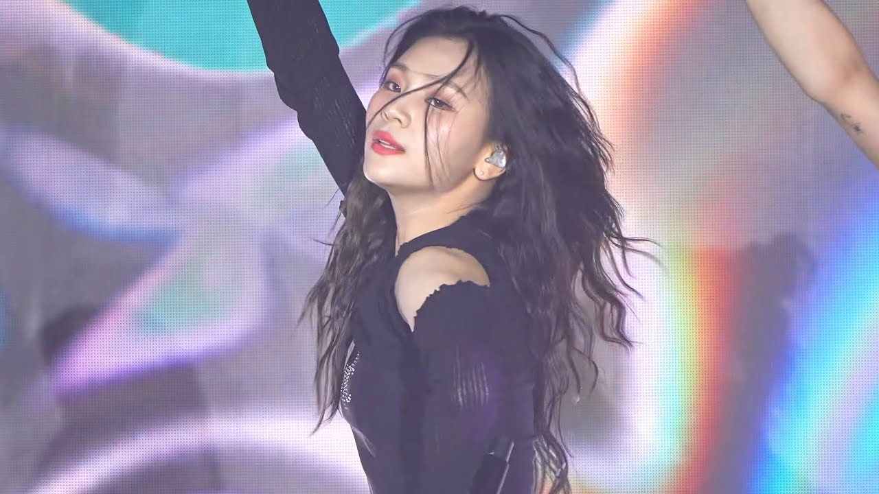 240403 VIVIZ (비비지) UMJI (엄지) - MANIAC @ 창원 GSAT 2024 직캠 (Fancam) 