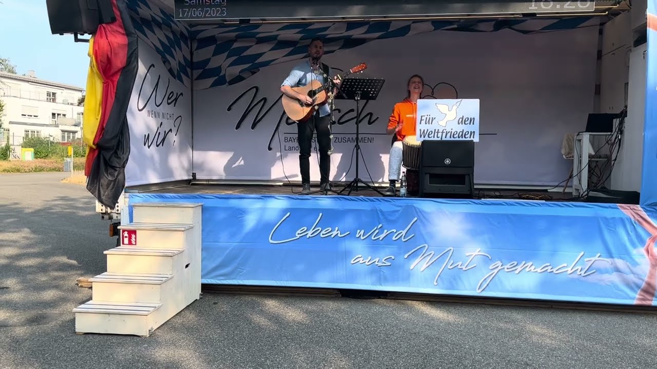 Mantra-Gesang auf Friedensdemo in Ravensburg 17.06.2023