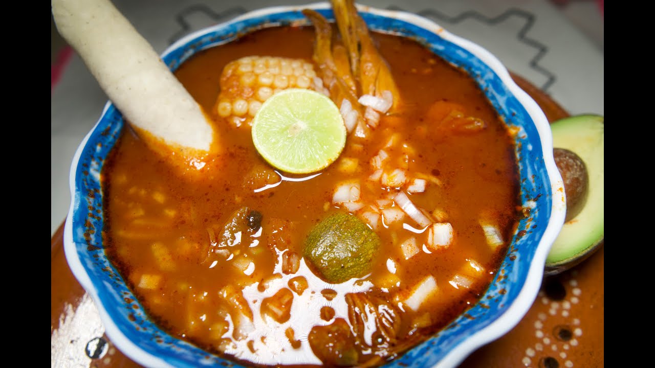 MOLE de olla con POLLO calientito y bien rico#cocina #comidamexicana #comida #receta #rico #pollo