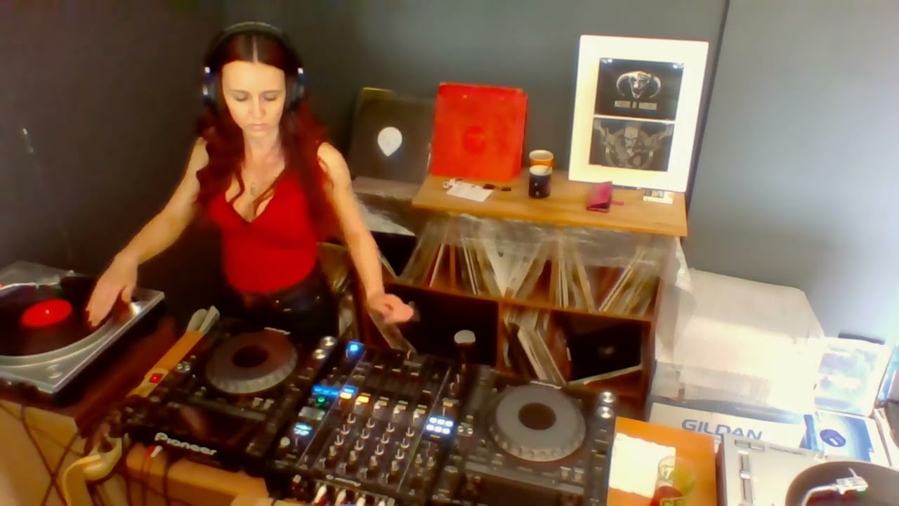 KATARINA O´HALLORAN- JUNE VINYL 2 TECHNO 2022 :)