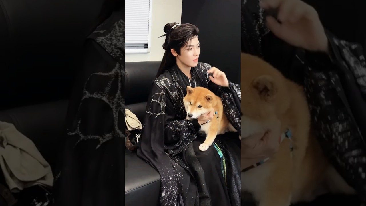 251005 #HouMinghao with Monkey at #LoveInTheClouds set #入青云 #NeoHou #侯明昊