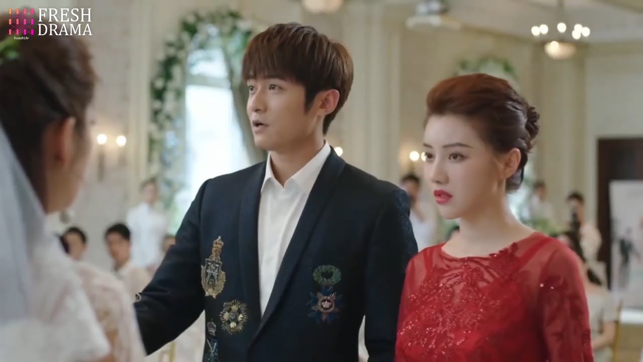 A makeover! The poor girl turns into a beauty and stands gorgeously before her ex's wedding!
