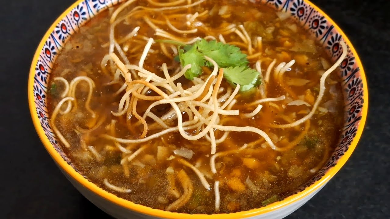 रेस्टोरेंट स्टाइल घर पर वेज मंचो सूप बनाएं! इंडो-चाइनीज रेसिपी क्रिस्पी नूडल्स के साथ👌🍲Manchaw Soup 