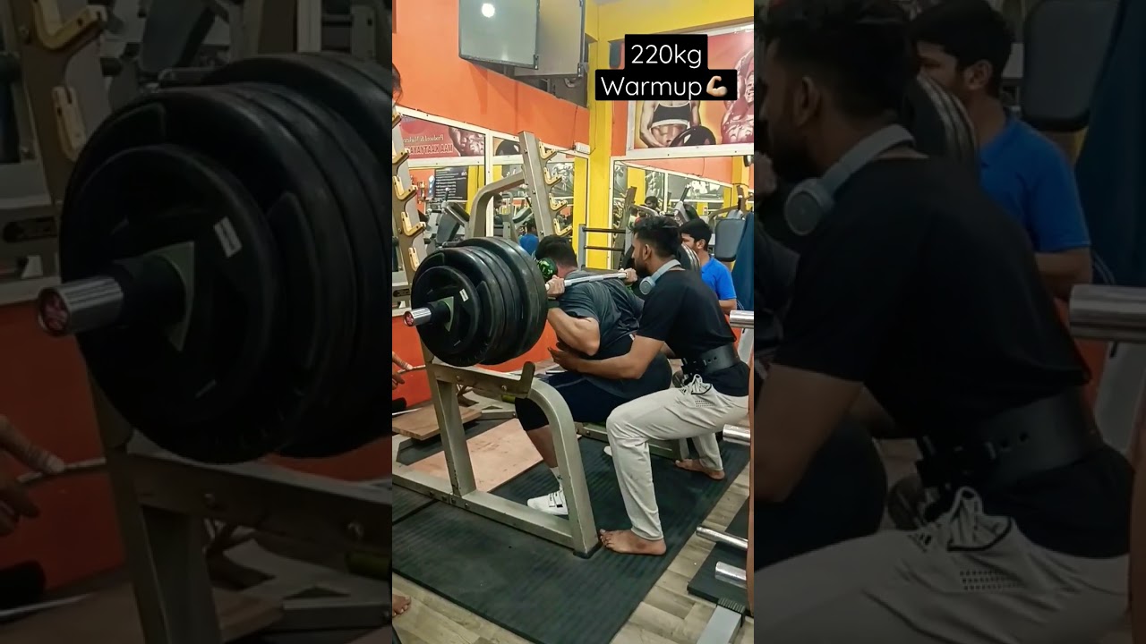 220kg squat warmup💪🏼🔥 #ashortaday #powerlifting #gym #fitness #amanlifts #shorts #squats #legday