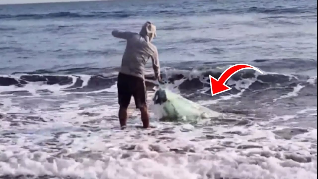 Este pescador nunca se imagino esto 😱😱