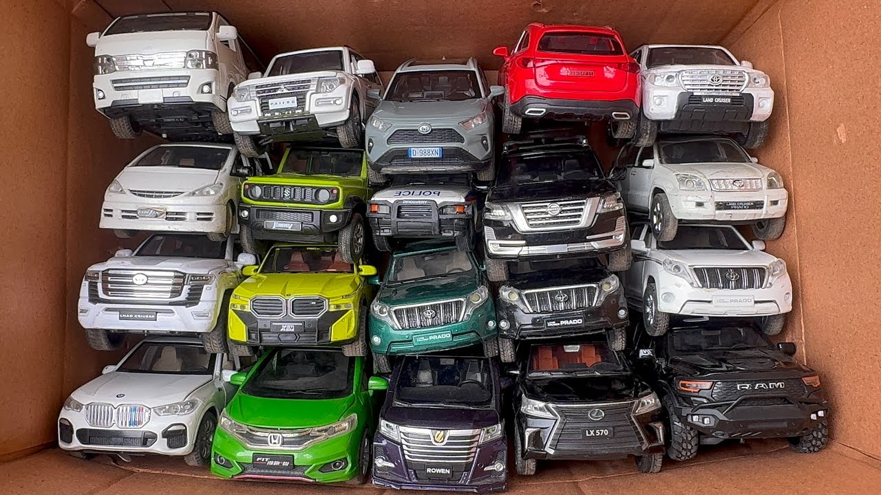 Vamos a elegir coches a escala diecast negros: Mercedes, Toyota, Mitsubishi Pajero, Honda Civic.