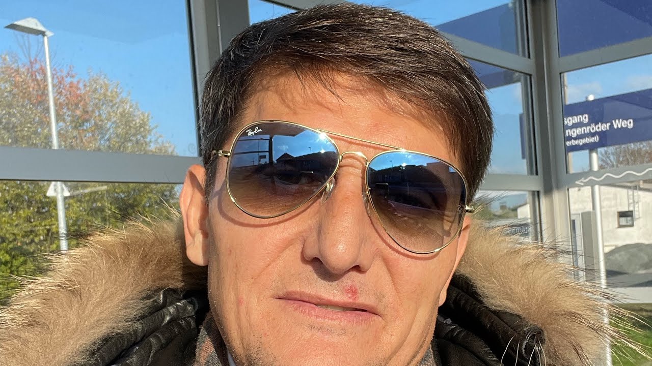 Гриша во Франкфурте на центровом пятаке ! Круто !!!