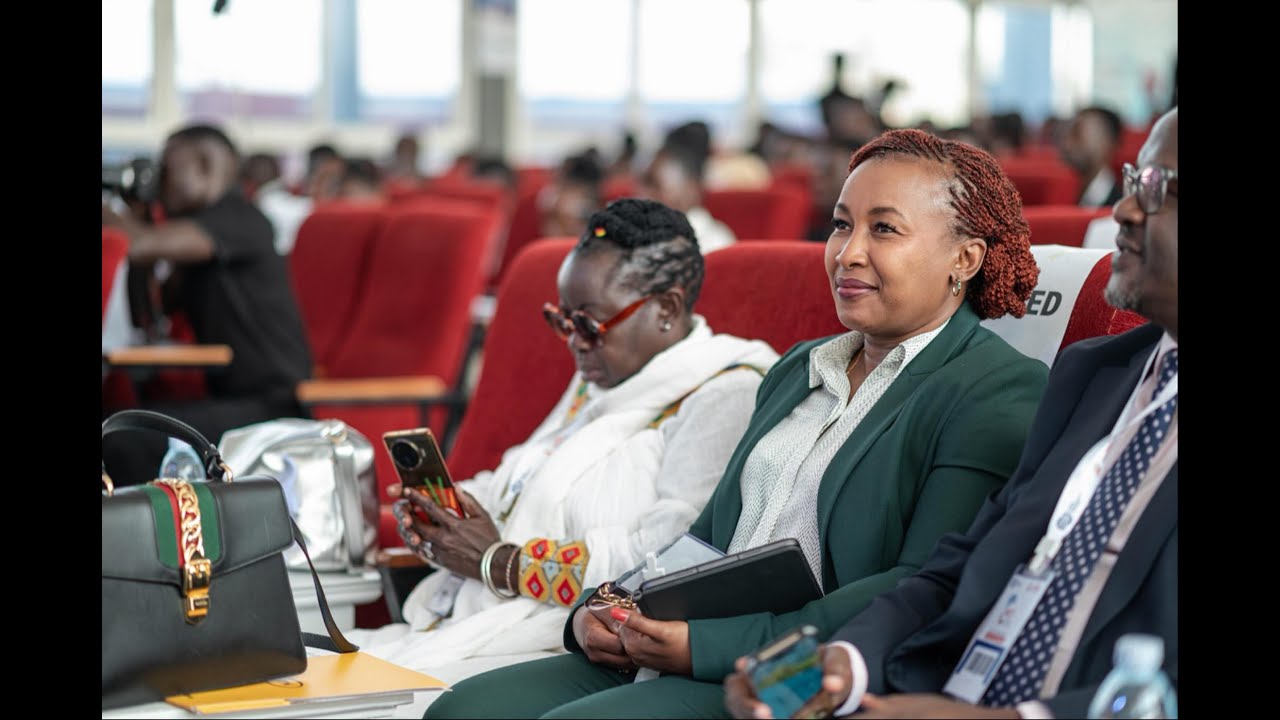 Сильвия Мулинге, генеральный директор MTN Uganda, выступила с вдохновляющей программной речью на ...