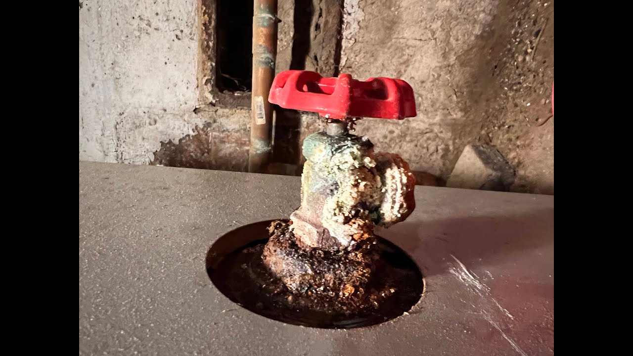 A DIY demonstration of how to replace your boiler drain valve in 4 simple steps.