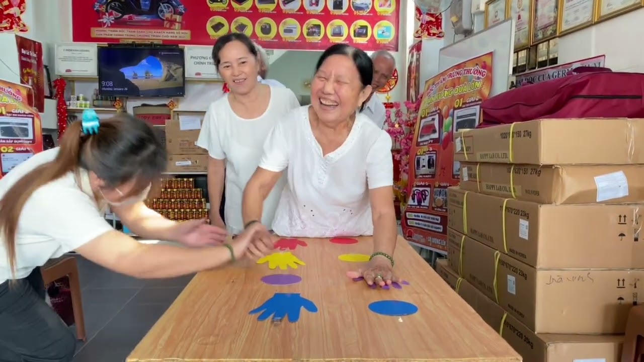  Phần 1 Trò chơi đặt tay theo hình và cái kết ở cuối video 🤣🤣