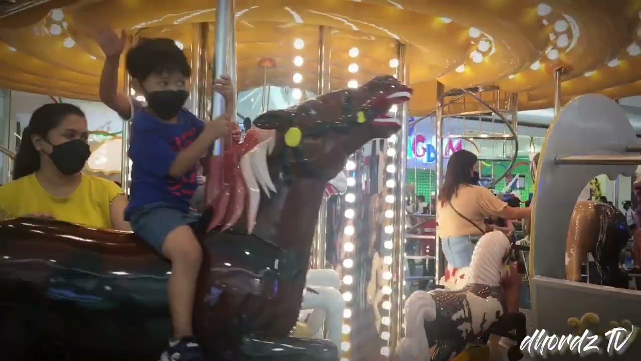 VIN & VIENN TV GRAND CAROUSEL RIDE INSIDE OF MALL OF ASIA | GRAND CAROUSEL | DHORDZ TV
