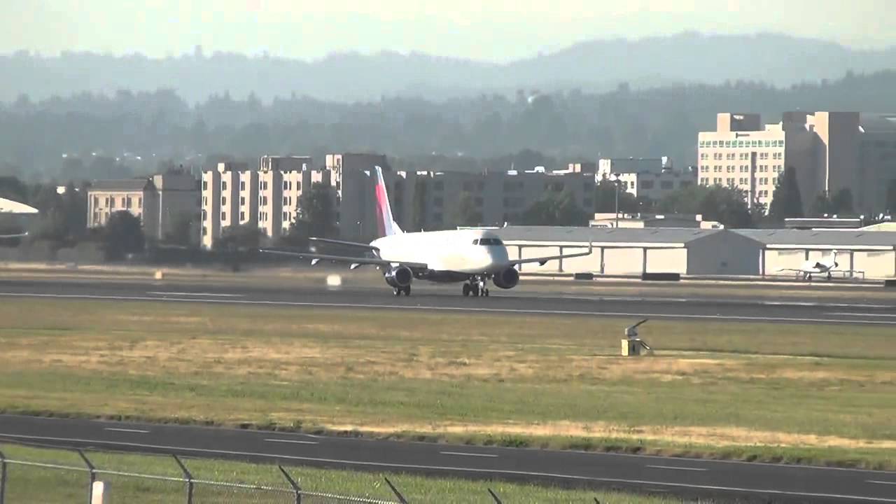Delta Connection Compass Airlines N628CZ ERJ 175 Takeoff Portland Airport PDX