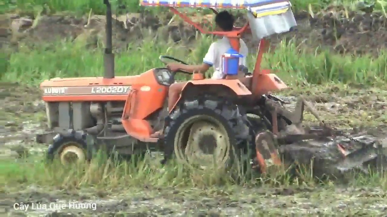 MÁY CÀY KUBOTA L2002T XỚI ĐẤT