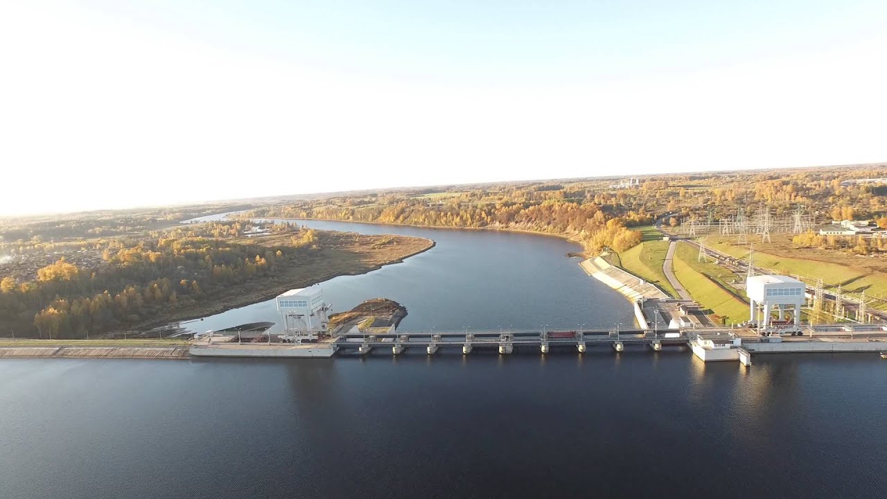 Aizkraukle no putna lidojuma rudenī (Aizkraukle (Latvia) from the sky in autumn)
