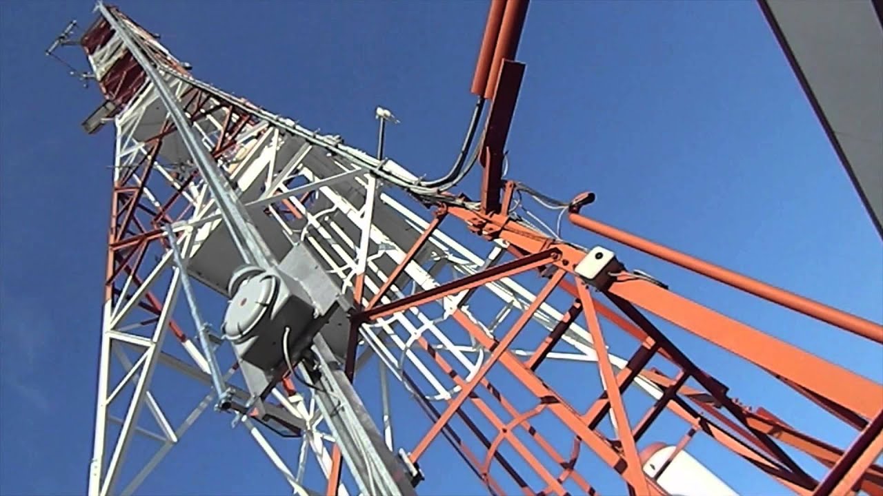 Retractable systems for aircraft warning lights