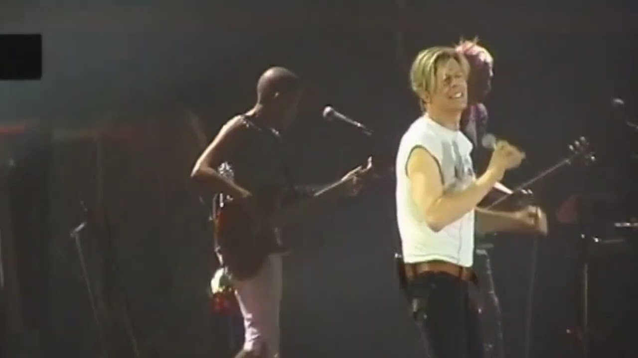 David Bowie Live 2003 - Afraid - London, Wembley