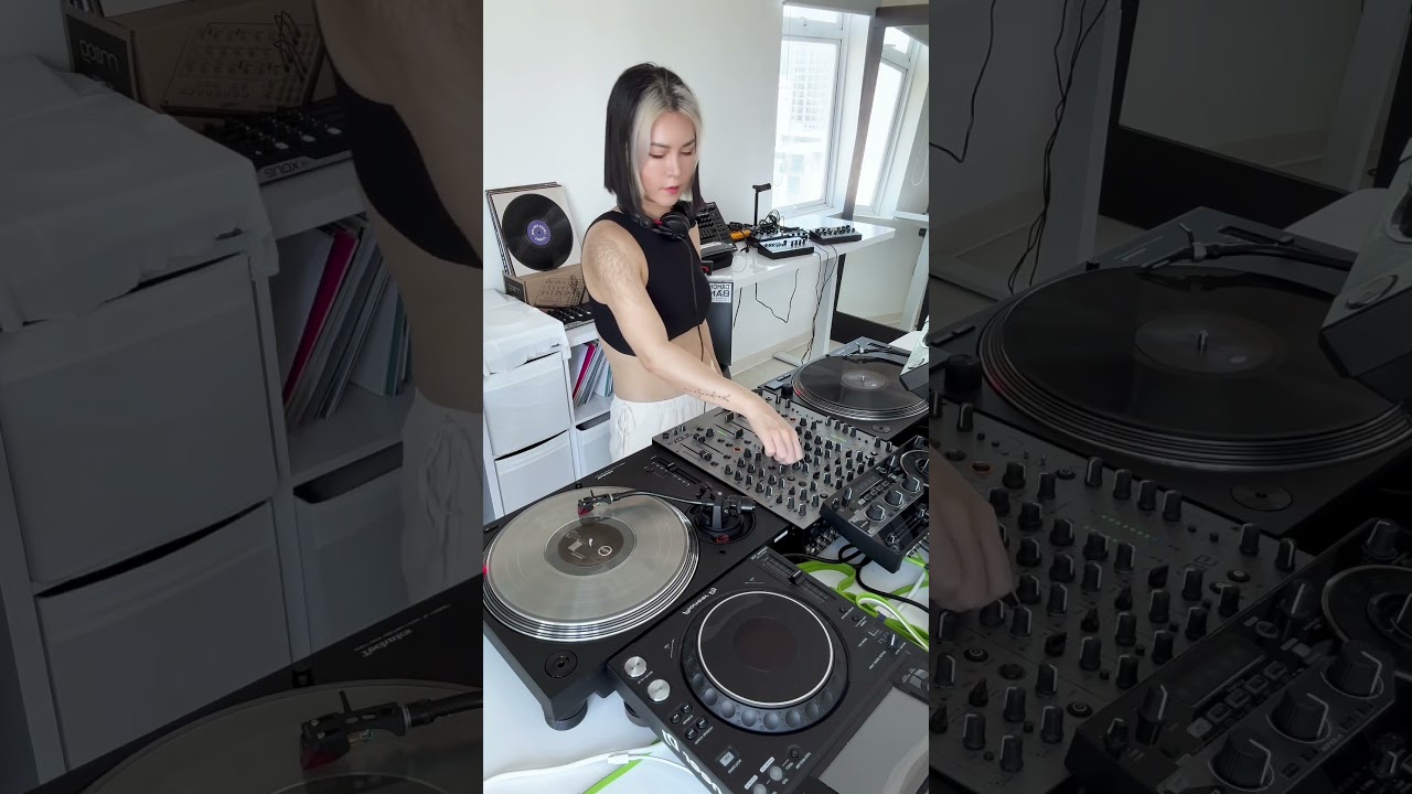 Vinyl session day #techno #dj #vinyl #vinylrecords #vinyl
