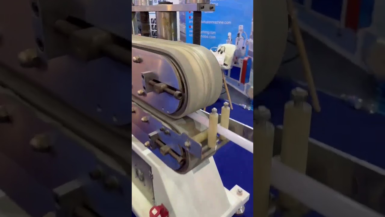 Extrusion machine for T8 round lighting tube