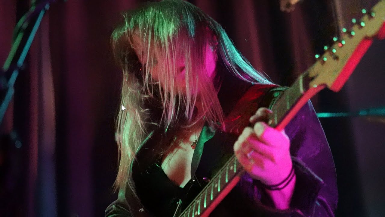 Hot Mart - Guess I'm Just Like My Mom (Live Session)
