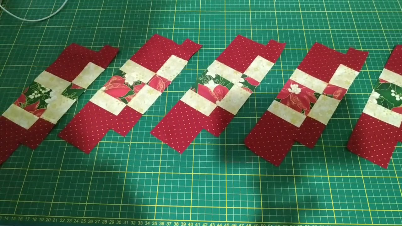 Patchwork - Toalha de louça com barra de seminole com tecidos de Natal.