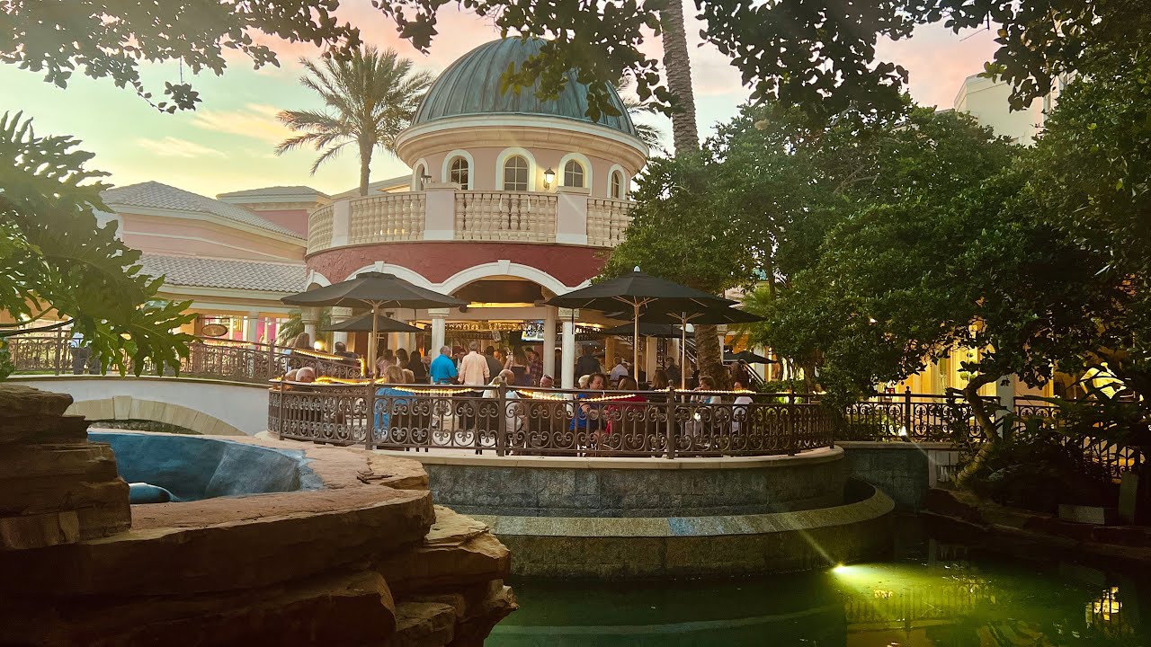 Friday Night at The Center Bar in the Promenade at Bonita Bay