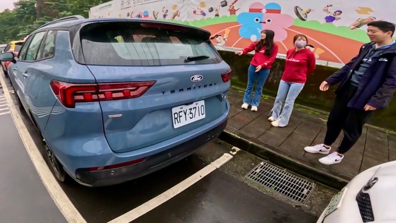自動停車 自動駛離 兩位美女陪同試乘 福特 territory