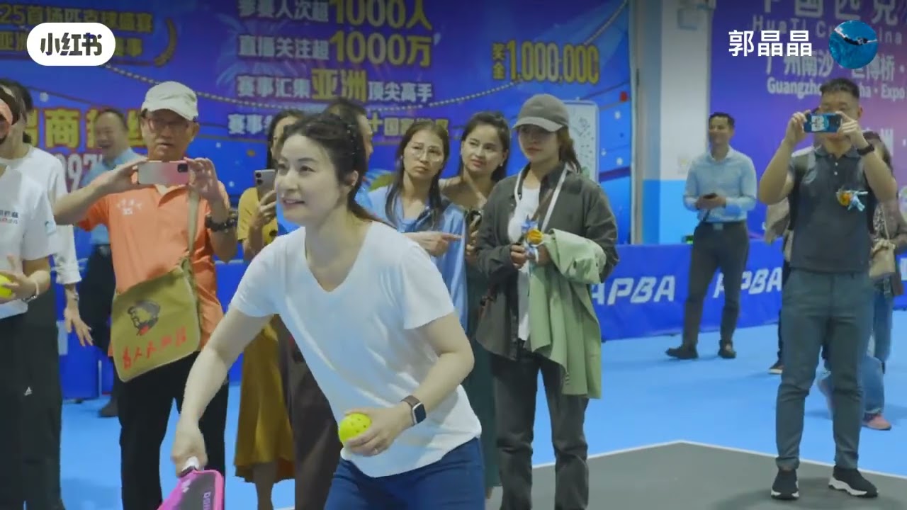 Guo Jingjing, China's diving 'queen' and wife of Kenneth Fok Kai-kong, shows off her sports talent