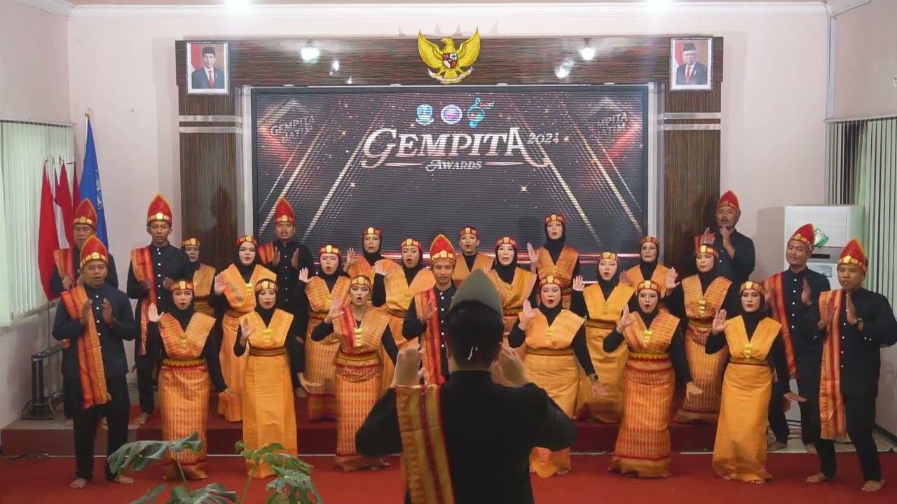 INOSI CHOIR  - Sik Sik Sibatu Manikkam #choir #malang