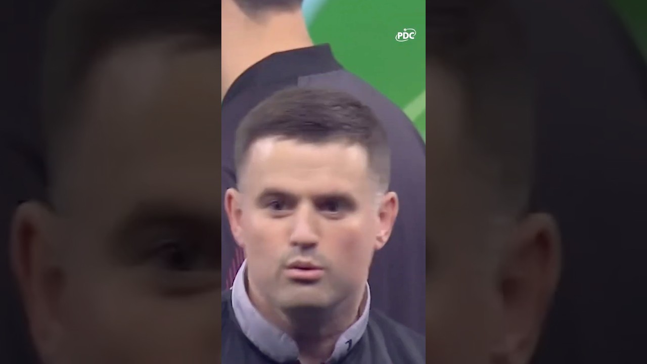 What would you have done? 👀🎣 | 2024/25 Paddy Power World Darts Championship