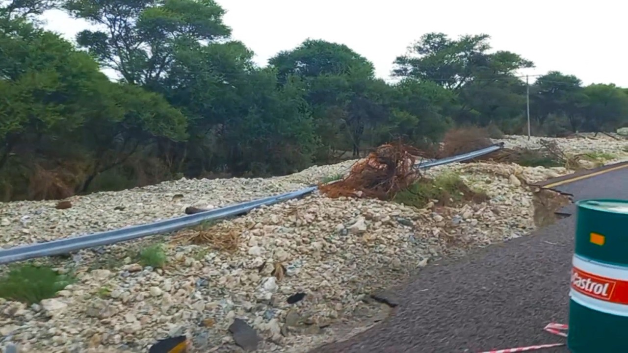 Damage to the road by floods between Thabazimbi and Dwaalboom